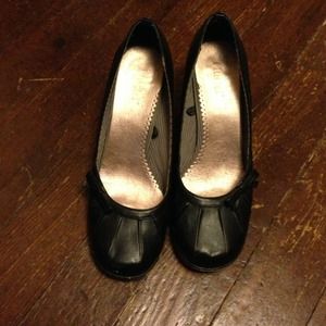 Black pumps size 10,MUDD