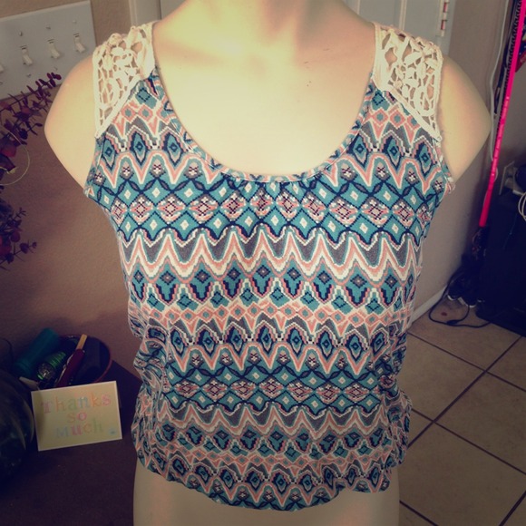 🚫SOLD🚫Cute Top with Crocheted Back