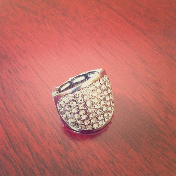🍒SOLD🍒Silver rhinestone ring