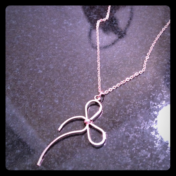 Dainty Rose Gold Bow necklace