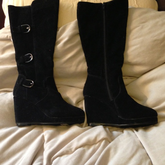 🚫SOLD🚫faux suede stretchy wedge boots