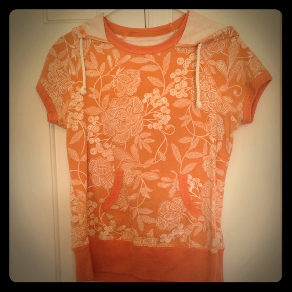 Short sleeved hoodie