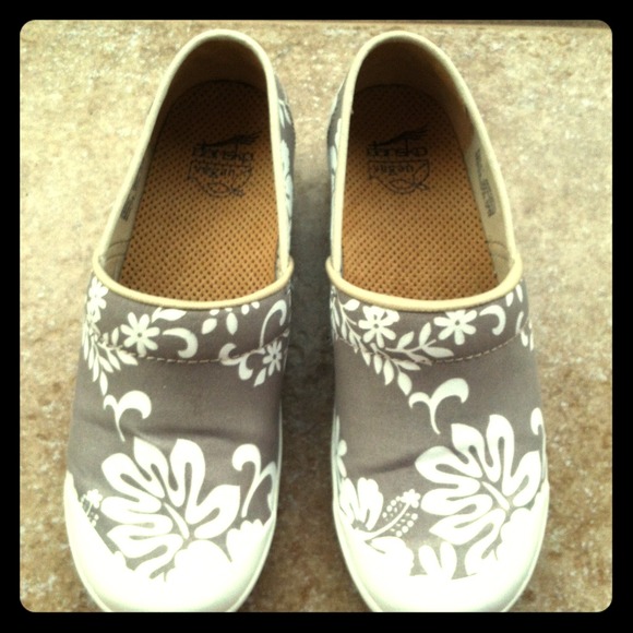 Dansko (Vegan) they fit more like a 10 to 10.5