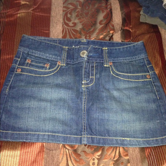 Size 0 denim AE mini skirt