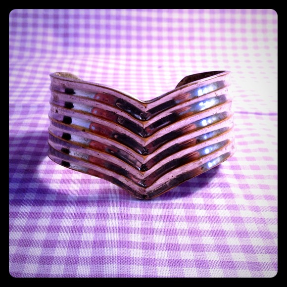 ✋Sold✋Vintage Chevron cuff