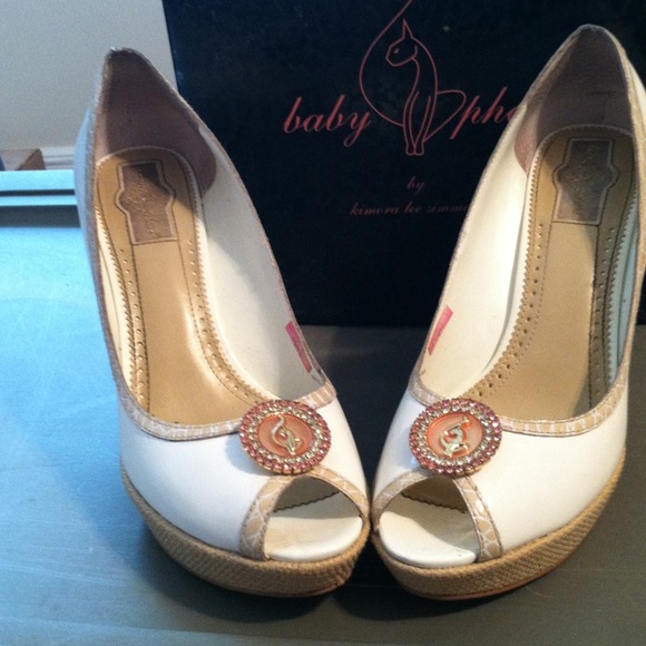 Cream Heels!!!! - Picture 2 of 4