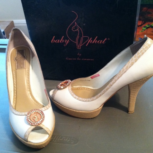 Cream Heels!!!! - Picture 3 of 4