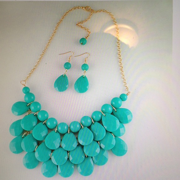 Necklace and earring set