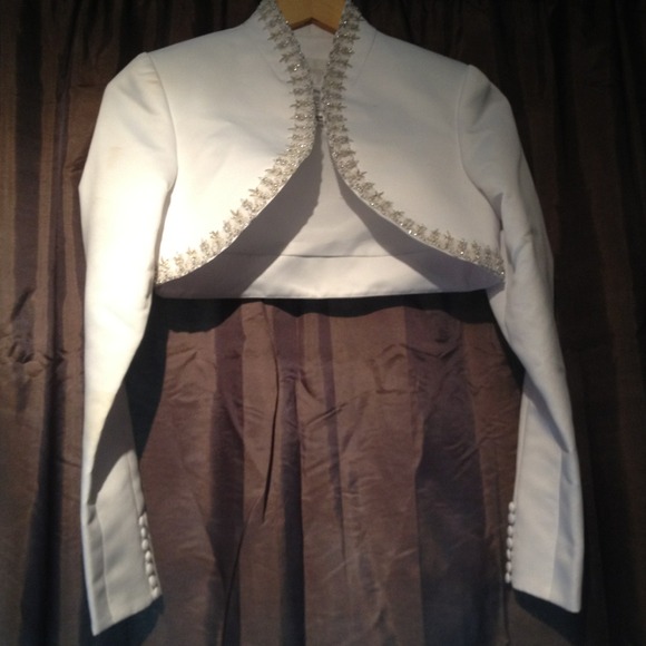 Signature Designs Wedding Gown REDUCED in price!!! - Picture 4 of 5