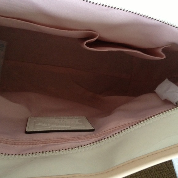 🌀SOLD🌀Coach Peyton tote , beautiful nice romanti - Picture 3 of 3