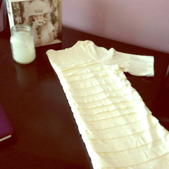 tory burch ruffle t-shirt!! ON HOLD!