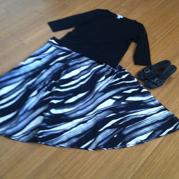 🚫SOLD🚫Black and white linen skirt