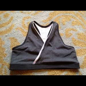 Lululemon sports bra size 6