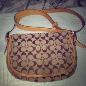 Coach crossover bag tan and orange inside