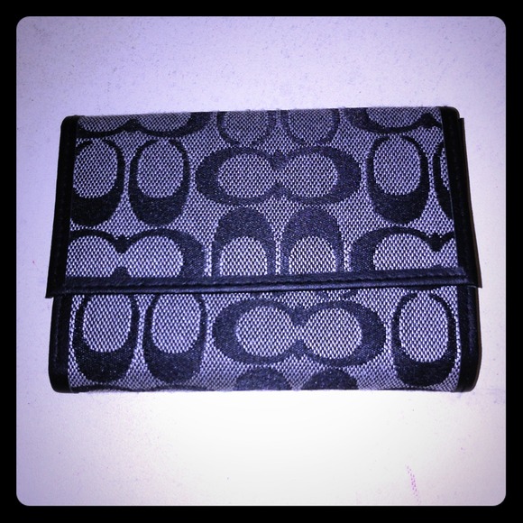 Beautiful Mirror Signature Coach Wallet