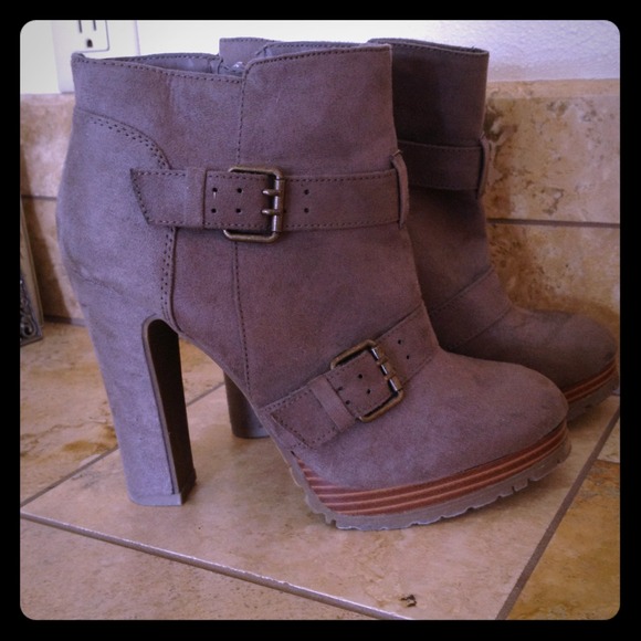 Grey Mossimo boots!
