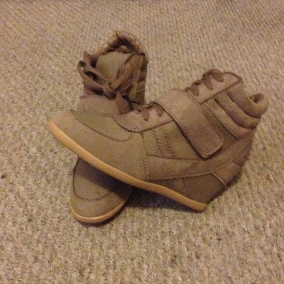 Shoes - Brown wedges 😍