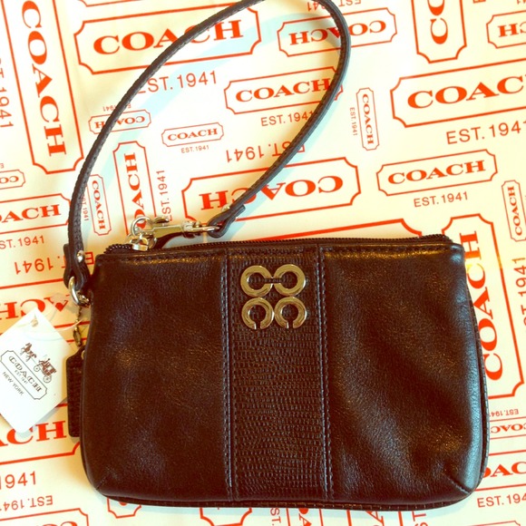 NEW Authentic Coach Leather Wristlet