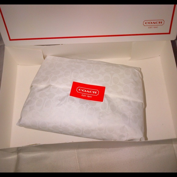 NWT Authentic COACH SOHO~PLEATED TARTAN WRISTLET - Picture 2 of 2