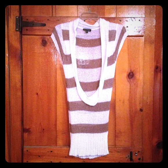 Reduced !! Bebe spring top. Cream and tan strip