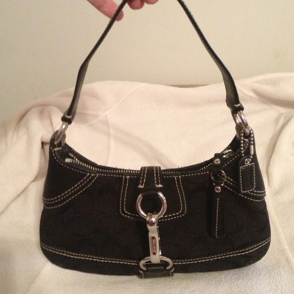 *Authentic* Coach handbag!!