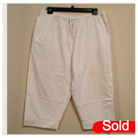 Fashion Bug white cotton. Capri pants