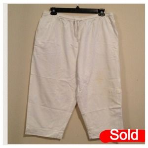 Fashion Bug white cotton. Capri pants