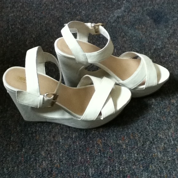 White wedges