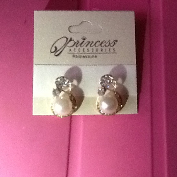 Rhinestone/Pearl gold tone earrings NWOT