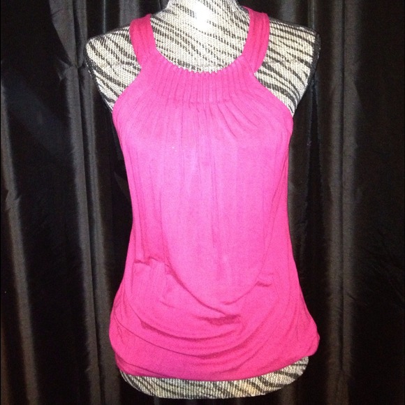 🚫🚫SOLD🚫🚫Vera Bradley The Limited tank Fuchsia