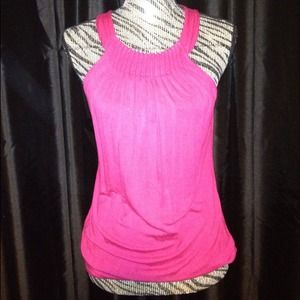 🚫🚫SOLD🚫🚫Vera Bradley The Limited tank Fuchsia