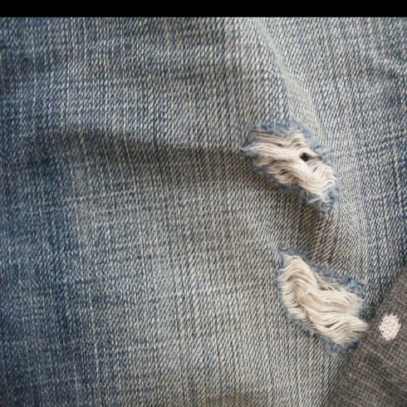 🚫SOLD🚫Boyfriend distressed Jeans🚫SOLD - Picture 2 of 3