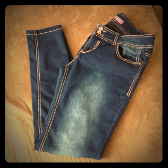 Faded blue skinnies w diamond studded buttons - Picture 1 of 1