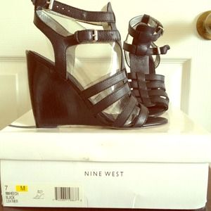 🚫$25 Nine West Wedges🚫