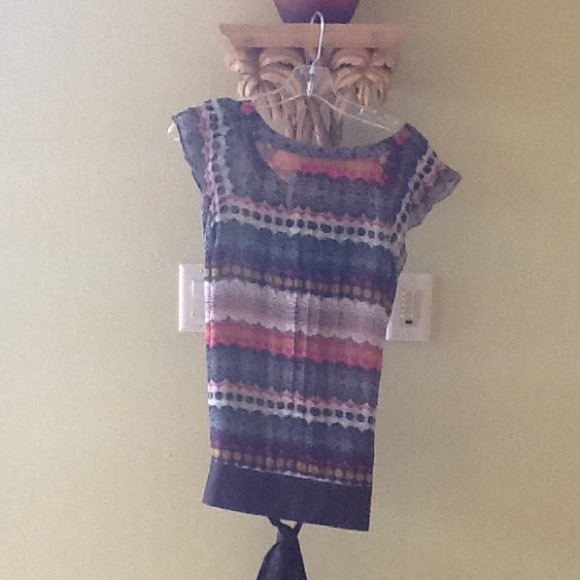 Top - Picture 2 of 2