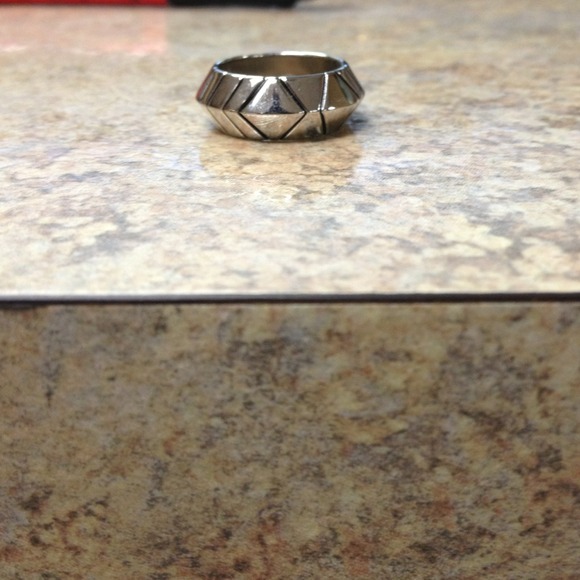 Authentic brand new house of harlow ring - Picture 2 of 2