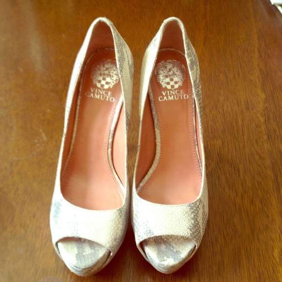 🚫SOLD🚫*Vince Camuto platforms$$REDUCED$$