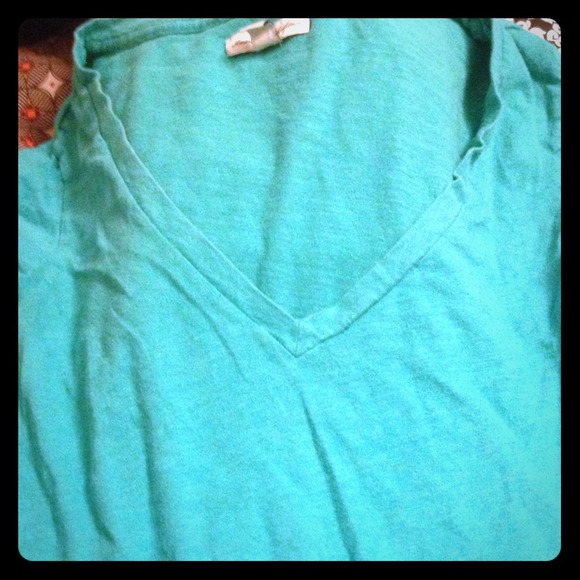 American eagle  v neck