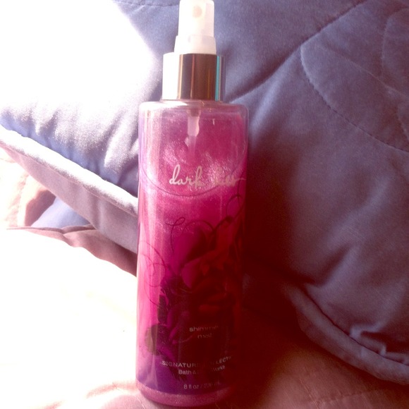 Dark kiss shimmer spray