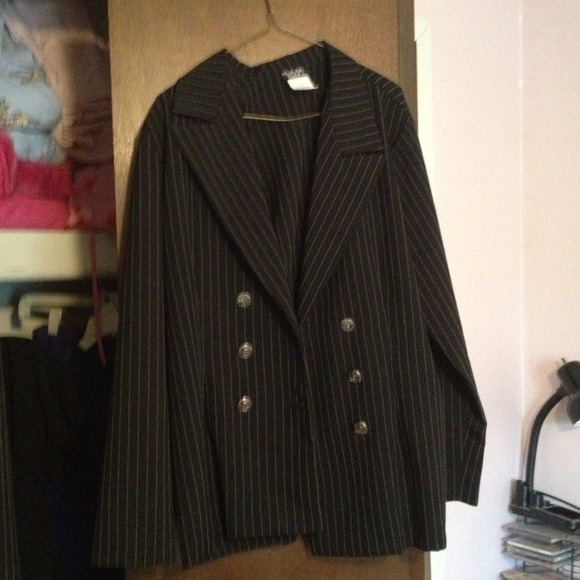 PRICE REDUCTION! 2 piece pin striped skirt suit!