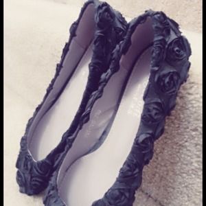 Black flower flat$$$$$$$sold$$$$$$
