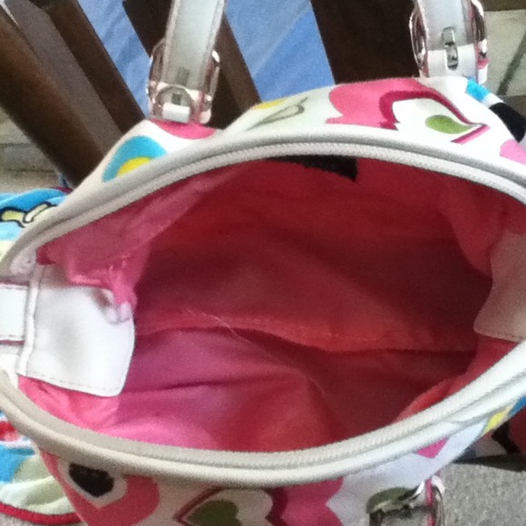 Small white purse with different color hearts - Picture 2 of 2