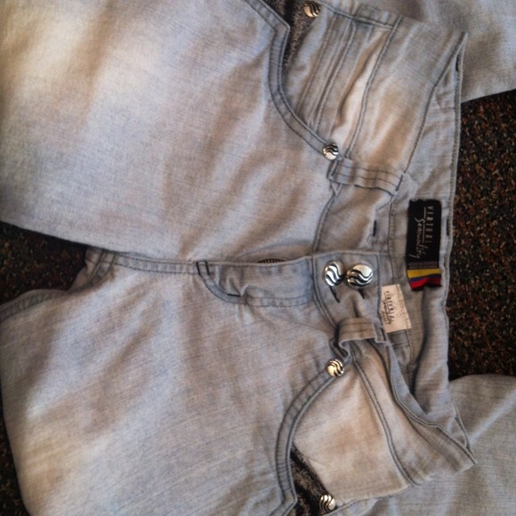 Butt lifting/Virtual sensuality jeans(no padding) - Picture 3 of 4