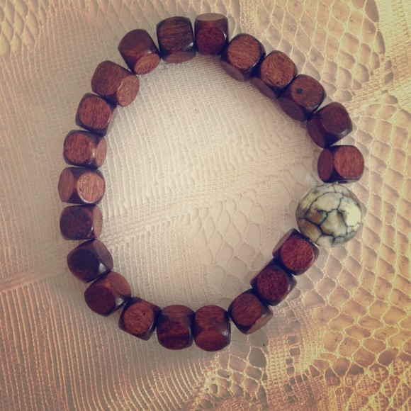 Adorable beaded bracelet - Picture 1 of 1