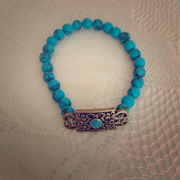 Gorgeous turquoise beaded bracelet