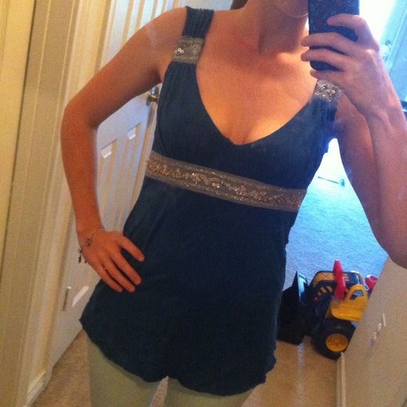 Cute turquoise top