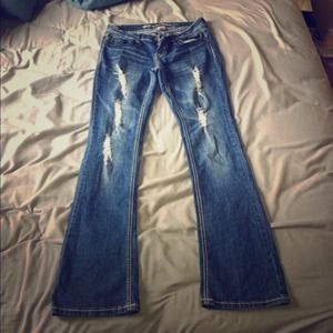 Cute light wash jeans!