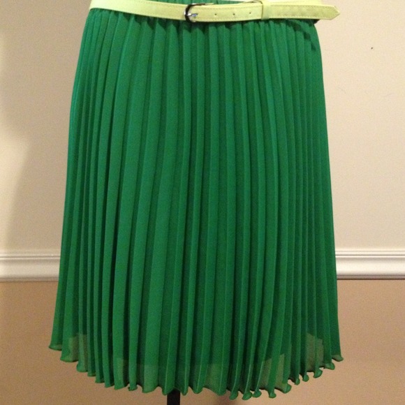 Elle pleated skirt - Picture 2 of 2