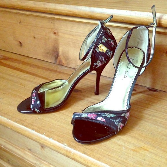 Floral print heels