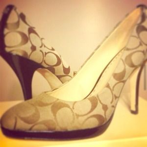 Coach heels size 6 brand new in the box